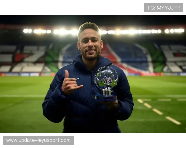 内马尔与少年合唱一首歌，纯真画面收获百万点赞