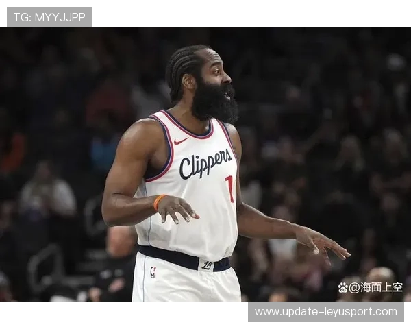 哈登突破造犯规,快船攻防节奏掌控