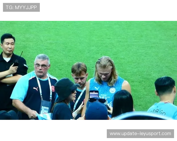 哈兰德新签名照被盗卖，粉丝集体报警讨回公道