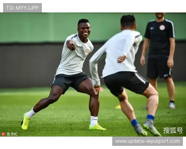 国王队气氛爆好,训练全员大笑