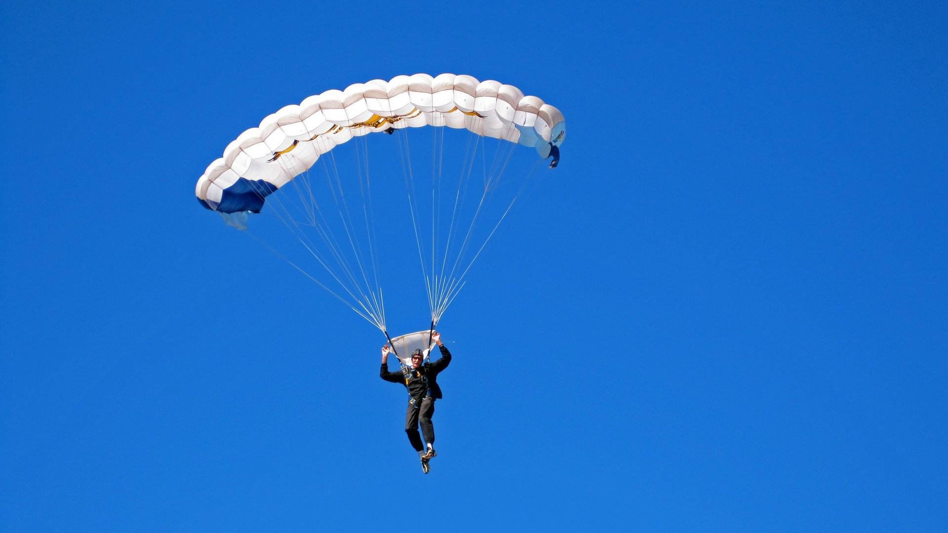 中小学体育课堂教学改革实践探讨，中小学体育课程实施方案