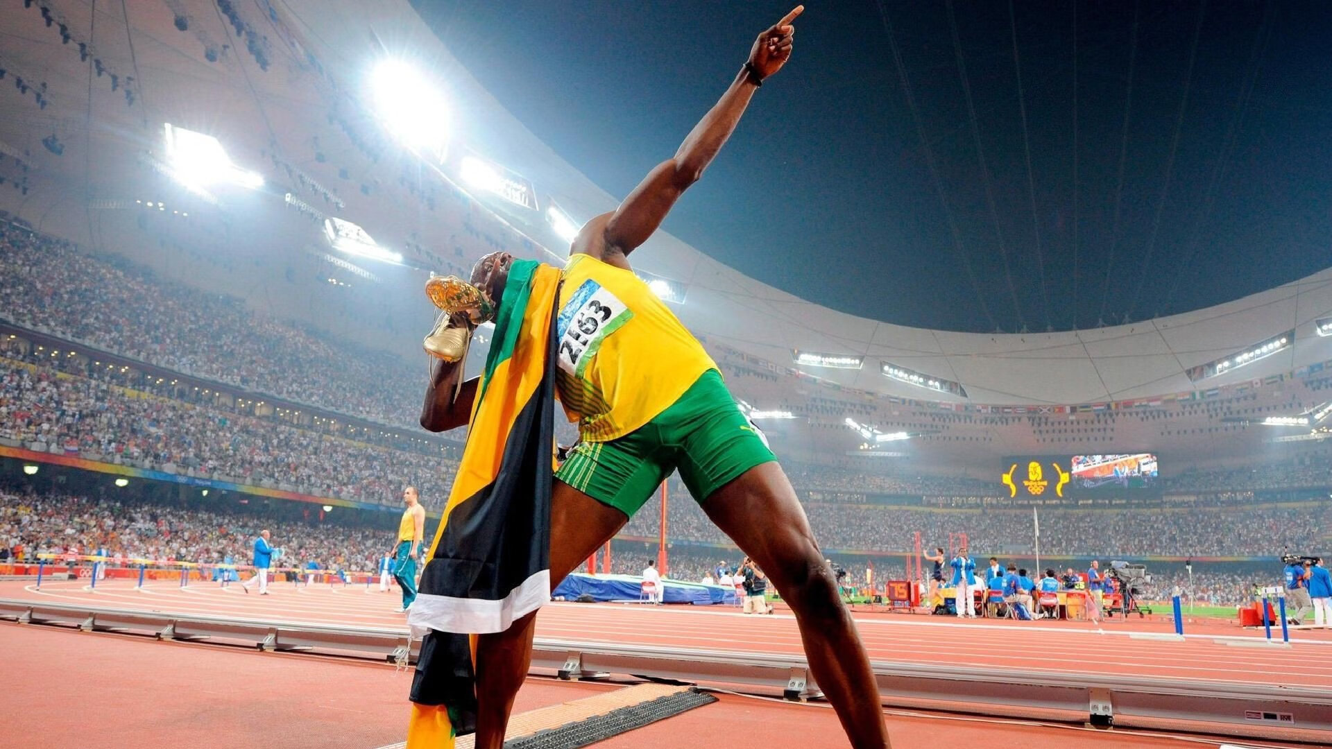 詹姆斯赛场边鼓励失误队友展现包容，听听詹姆斯赛后的发言, 绝对是听到了球迷的心声