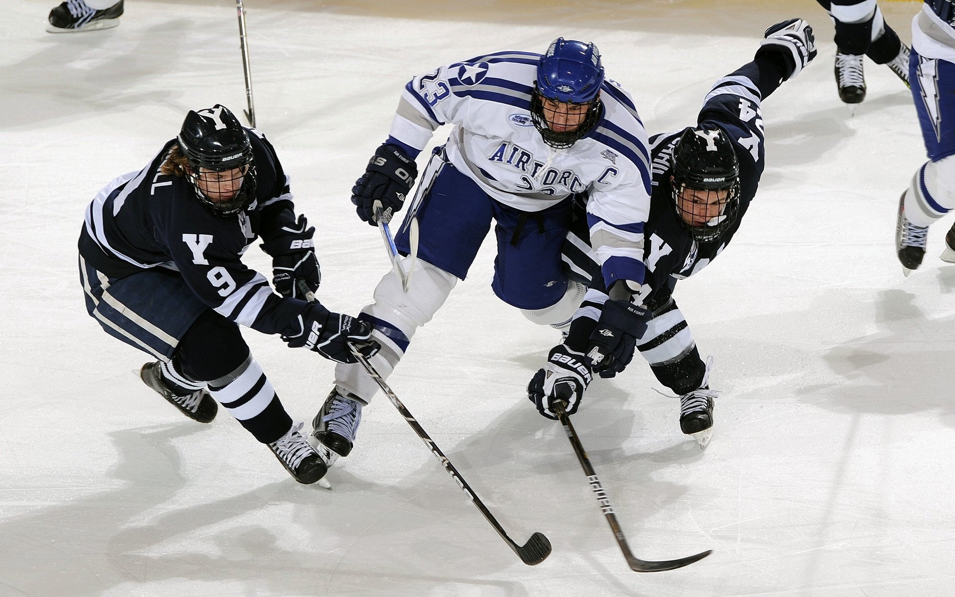 赫塔菲高强度防守保证后场安全，赫塔菲比赛延期